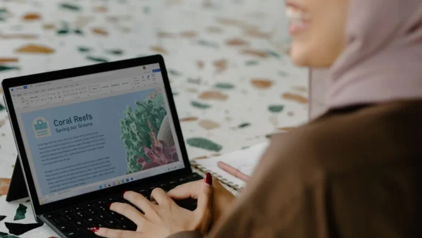 How to Start a Blog That Stands Out in a Crowded Niche