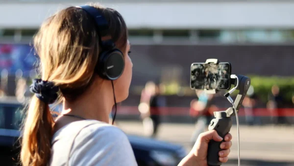 Vlogging 101: How to Create Engaging Videos and Grow Your Audience